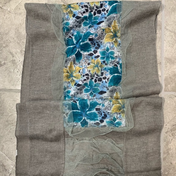 Accessories - Beautiful scarf